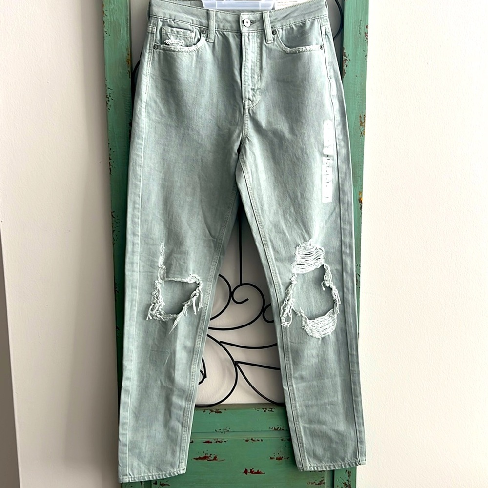 🦅🦅🦅 AMERICAN EAGLE MOM JEANS NWT SIZE 4 🦅🦅🦅